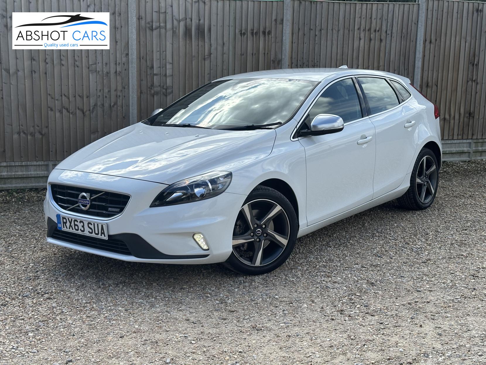 Volvo V40 1.6 D2 R-Design Nav Hatchback 5dr Diesel Powershift Euro 5 (s/s) (115 ps)