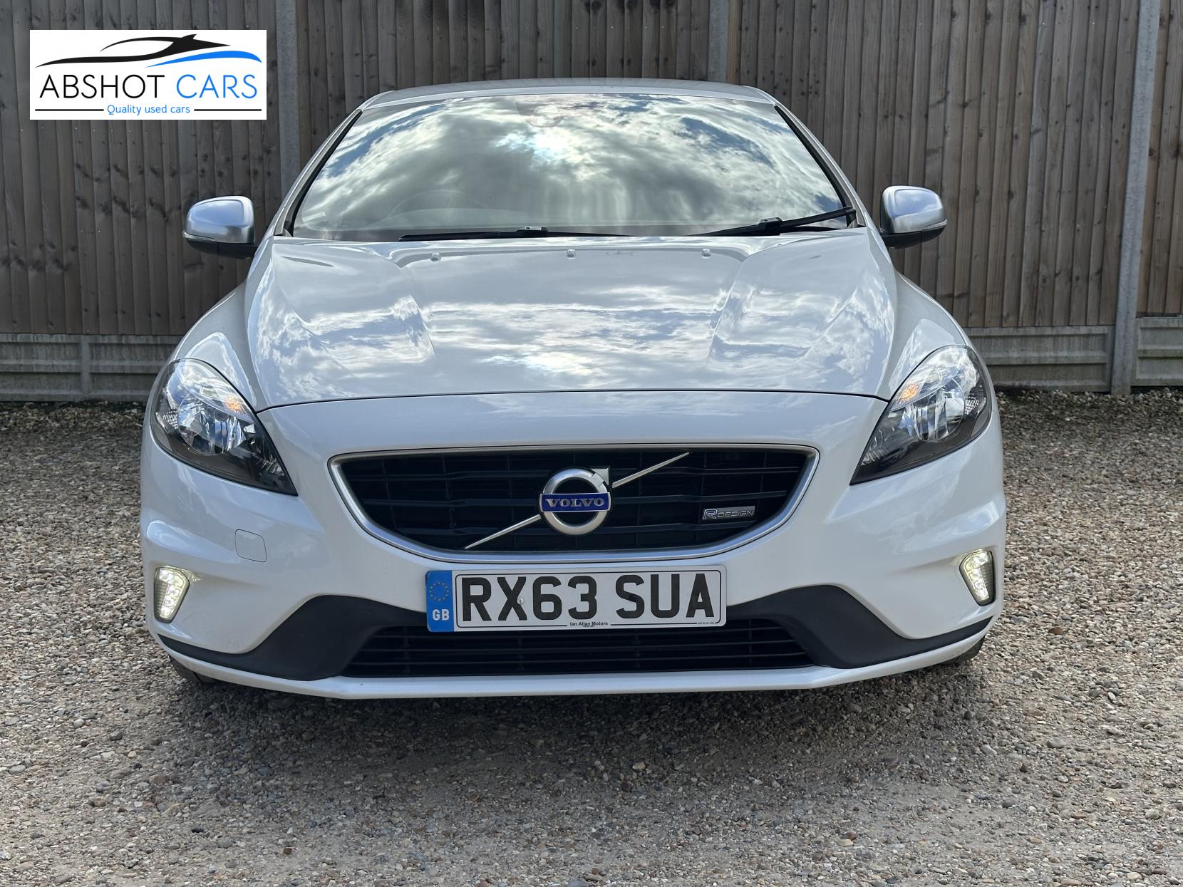 Volvo V40 1.6 D2 R-Design Nav Hatchback 5dr Diesel Powershift Euro 5 (s/s) (115 ps)