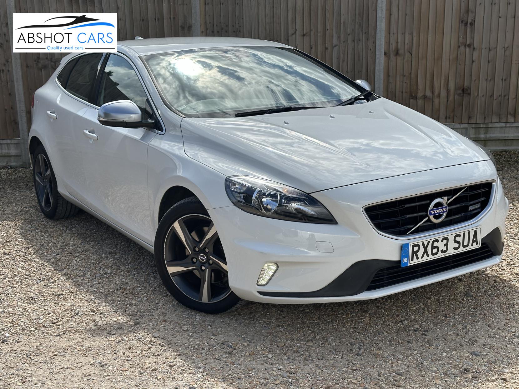 Volvo V40 1.6 D2 R-Design Nav Hatchback 5dr Diesel Powershift Euro 5 (s/s) (115 ps)