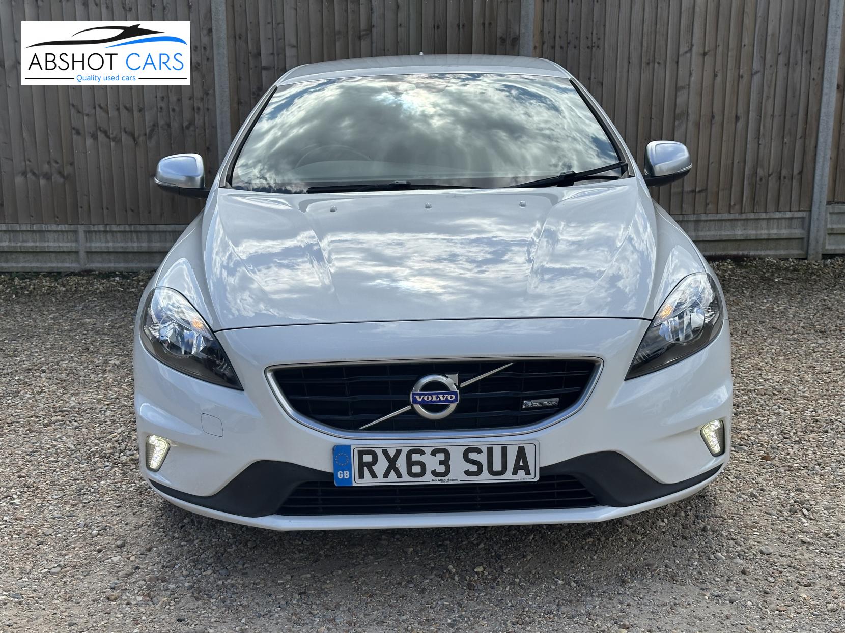 Volvo V40 1.6 D2 R-Design Nav Hatchback 5dr Diesel Powershift Euro 5 (s/s) (115 ps)