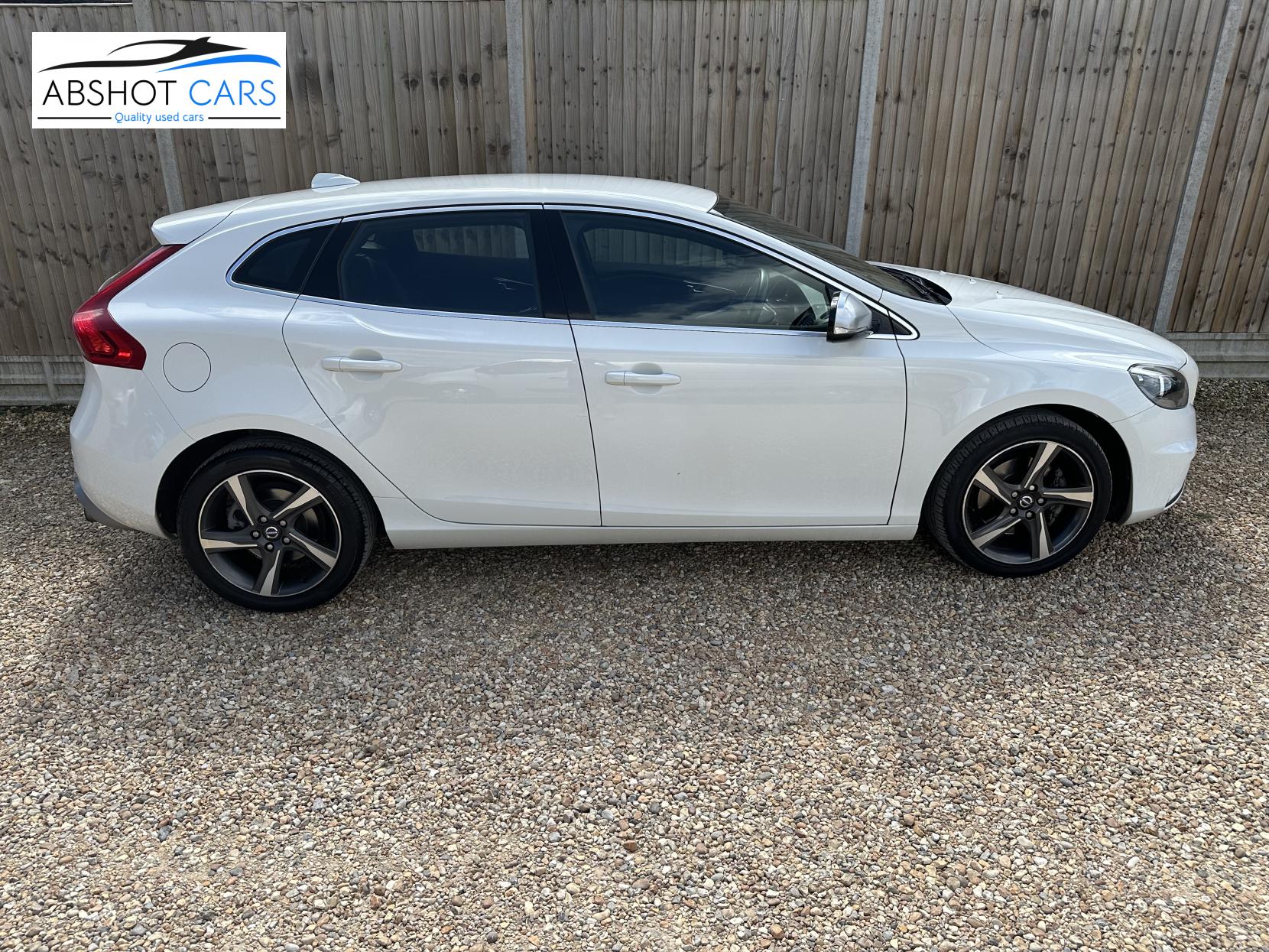 Volvo V40 1.6 D2 R-Design Nav Hatchback 5dr Diesel Powershift Euro 5 (s/s) (115 ps)