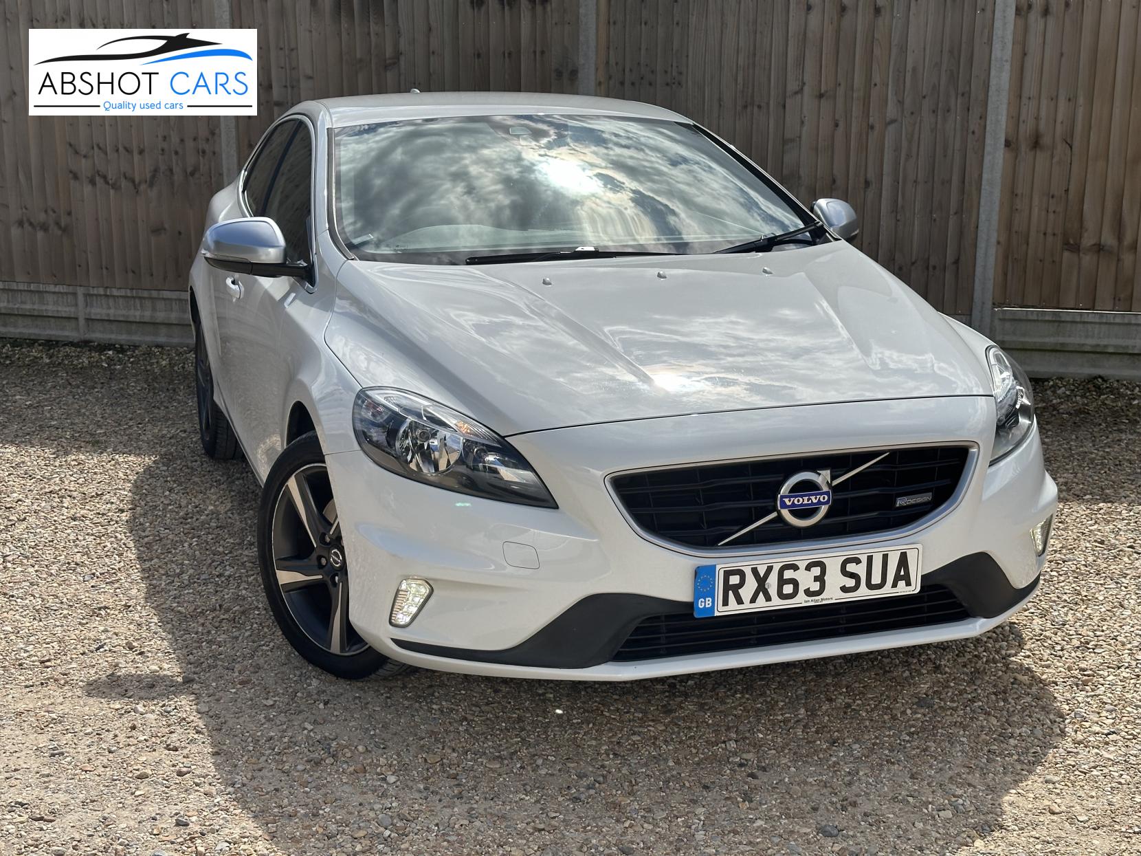 Volvo V40 1.6 D2 R-Design Nav Hatchback 5dr Diesel Powershift Euro 5 (s/s) (115 ps)