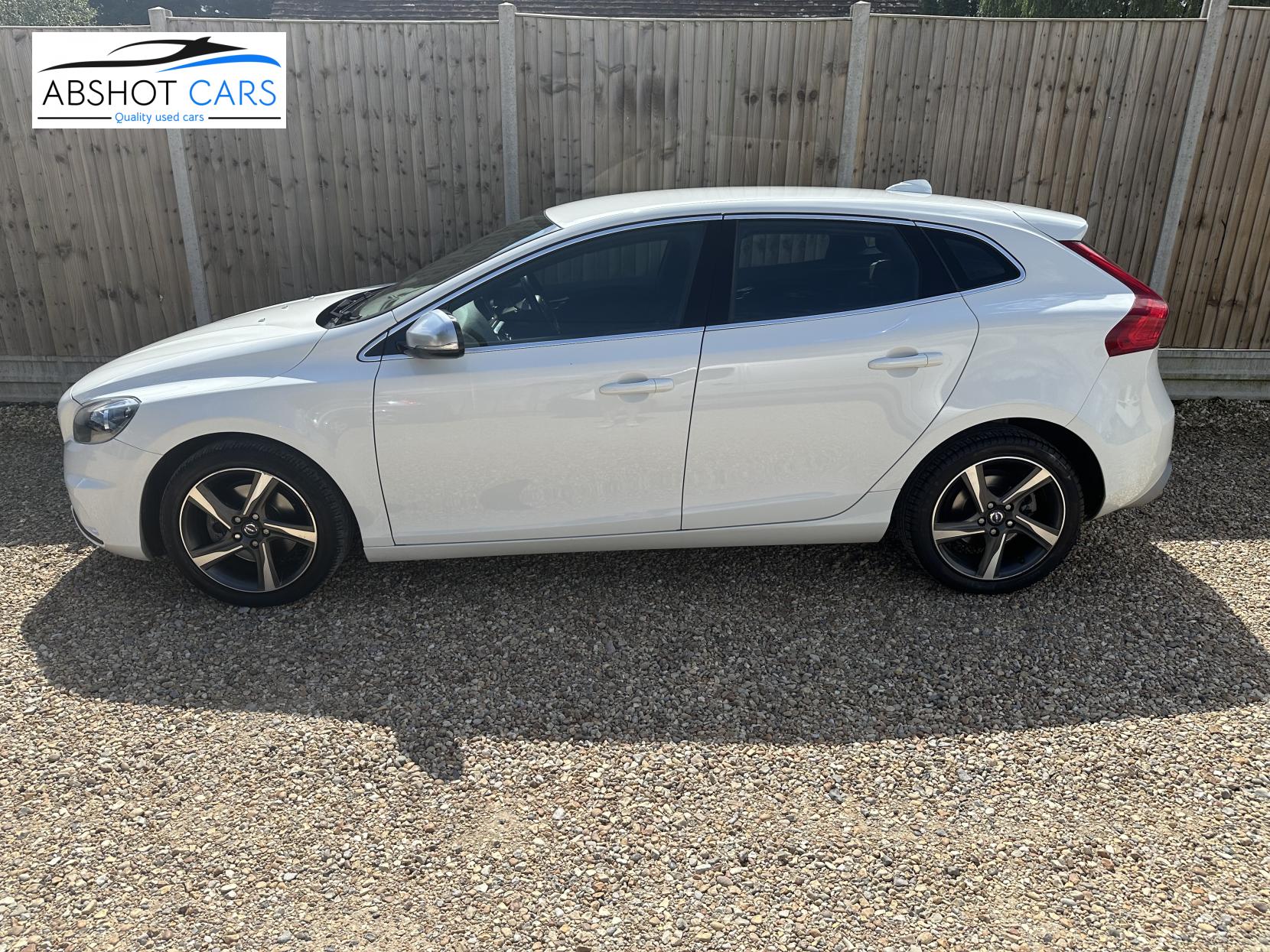 Volvo V40 1.6 D2 R-Design Nav Hatchback 5dr Diesel Powershift Euro 5 (s/s) (115 ps)