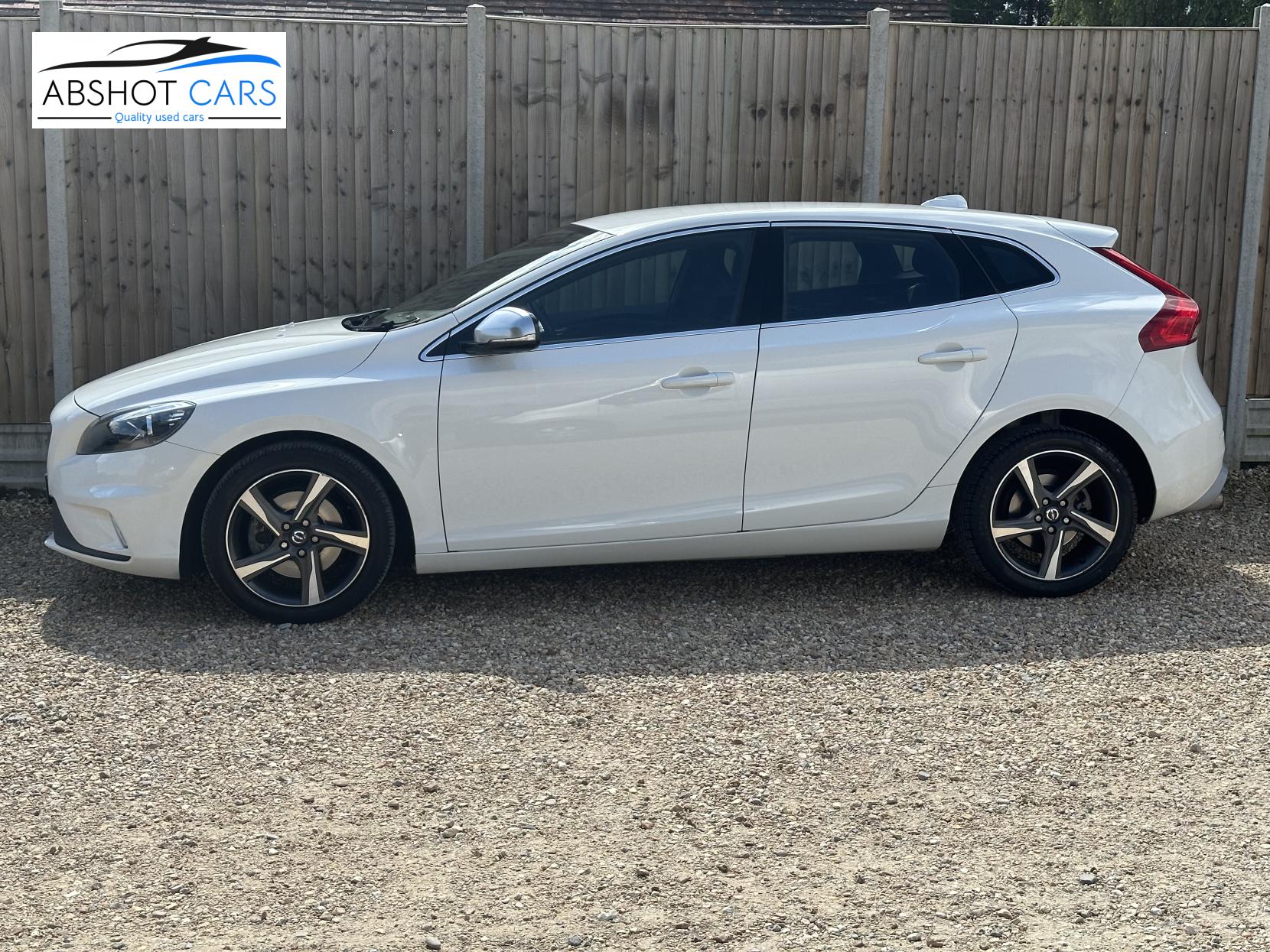 Volvo V40 1.6 D2 R-Design Nav Hatchback 5dr Diesel Powershift Euro 5 (s/s) (115 ps)