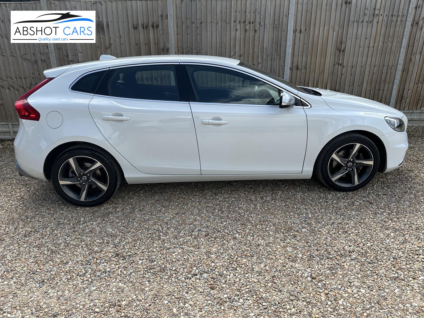 Volvo V40 1.6 D2 R-Design Nav Hatchback 5dr Diesel Powershift Euro 5 (s/s) (115 ps)