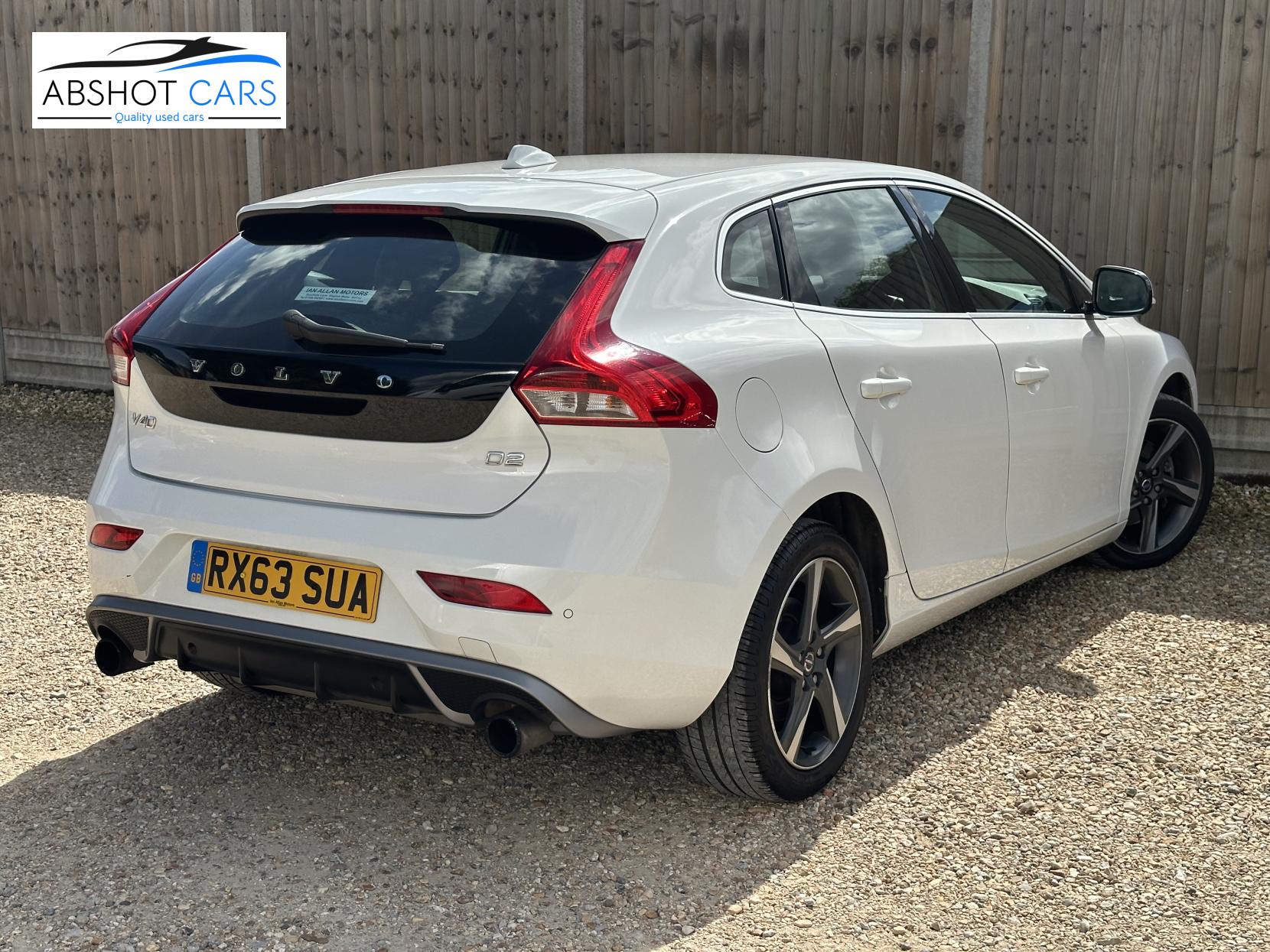 Volvo V40 1.6 D2 R-Design Nav Hatchback 5dr Diesel Powershift Euro 5 (s/s) (115 ps)