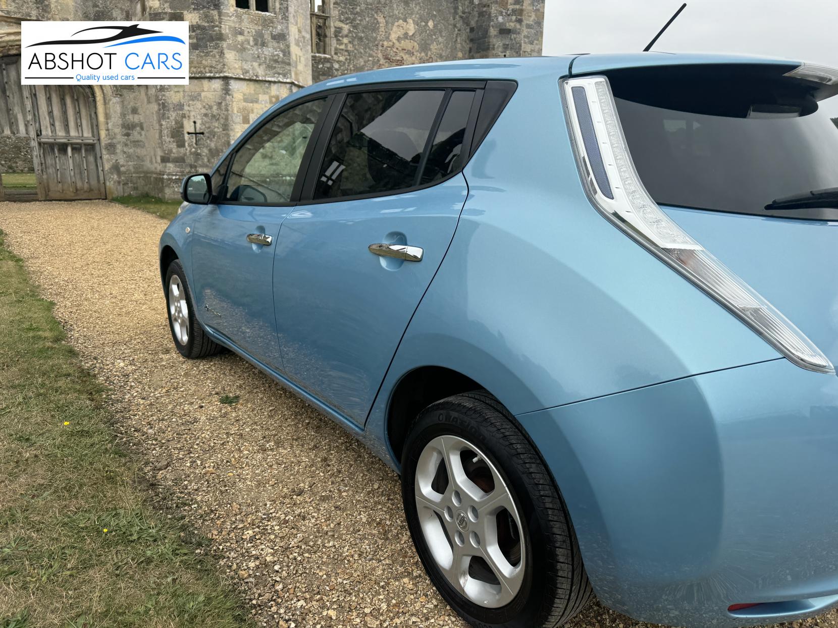 Nissan Leaf 24kWh Acenta Hatchback 5dr Electric Auto (107 bhp)