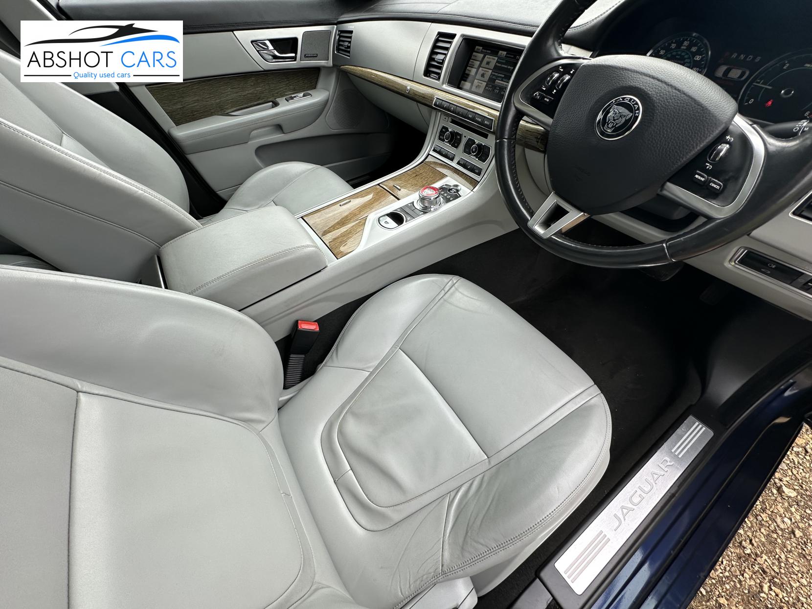 Jaguar XF 3.0d V6 Premium Luxury Saloon 4dr Diesel Auto Euro 5 (s/s) (240 ps)